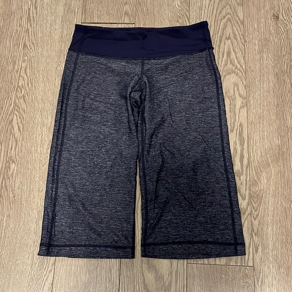 Lululemon shorts/crops 22” size 4 - Picture 1 of 4